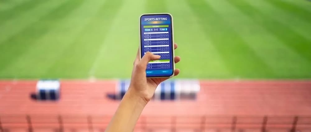 Lợi ích khi cá cược bóng đá trên App mobile uy tín